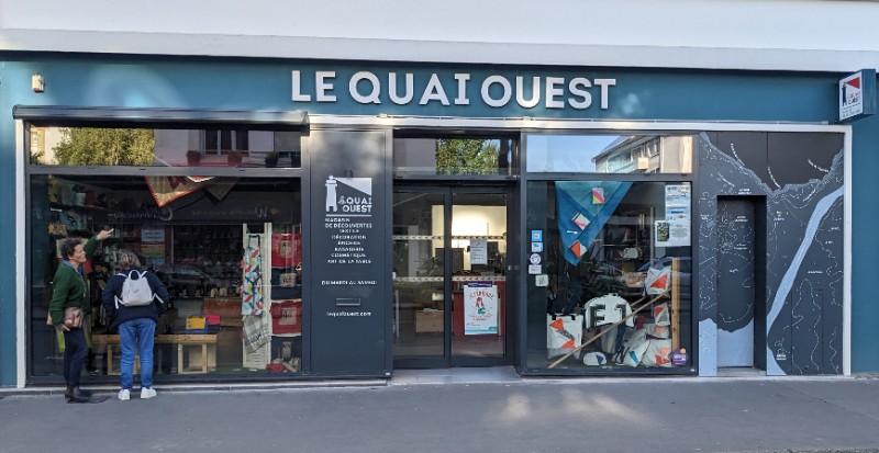 Habillage de la façade de la boutique Quai Ouest à St-Nazaire par Tand'M Design