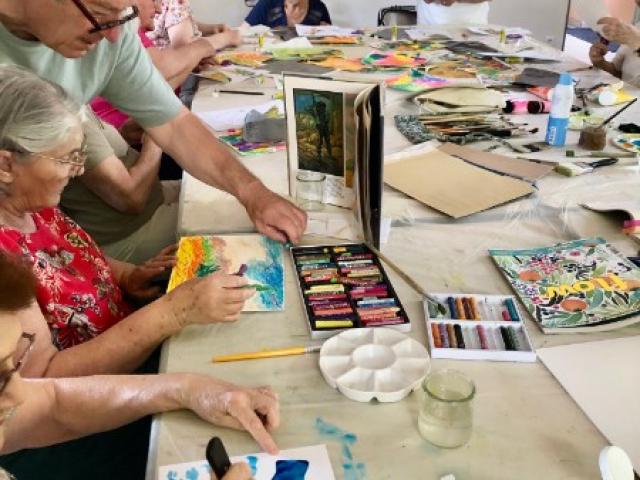  Scénographie participative à la résidence La Davrays pour embellir leur jardin