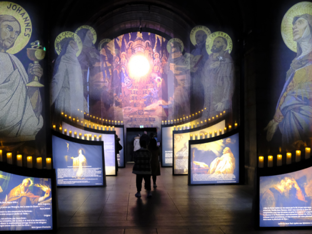 Parcours scénographie son et lumière dans la crypte du Sacré Coeur de Paris