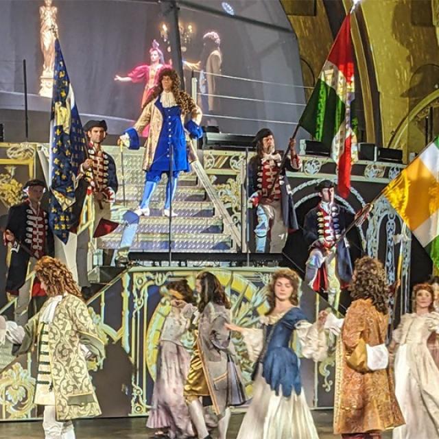 Spectacle sur l'histoire de France avec les accessoires réalisés par Tand'M Design 